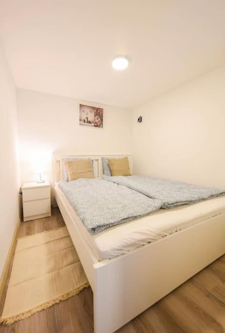 1 Bedroom Flat In Nyar Str., Central Budapest Exterior photo