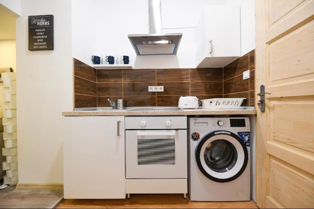 1 Bedroom Flat In Nyar Str., Central Budapest Exterior photo