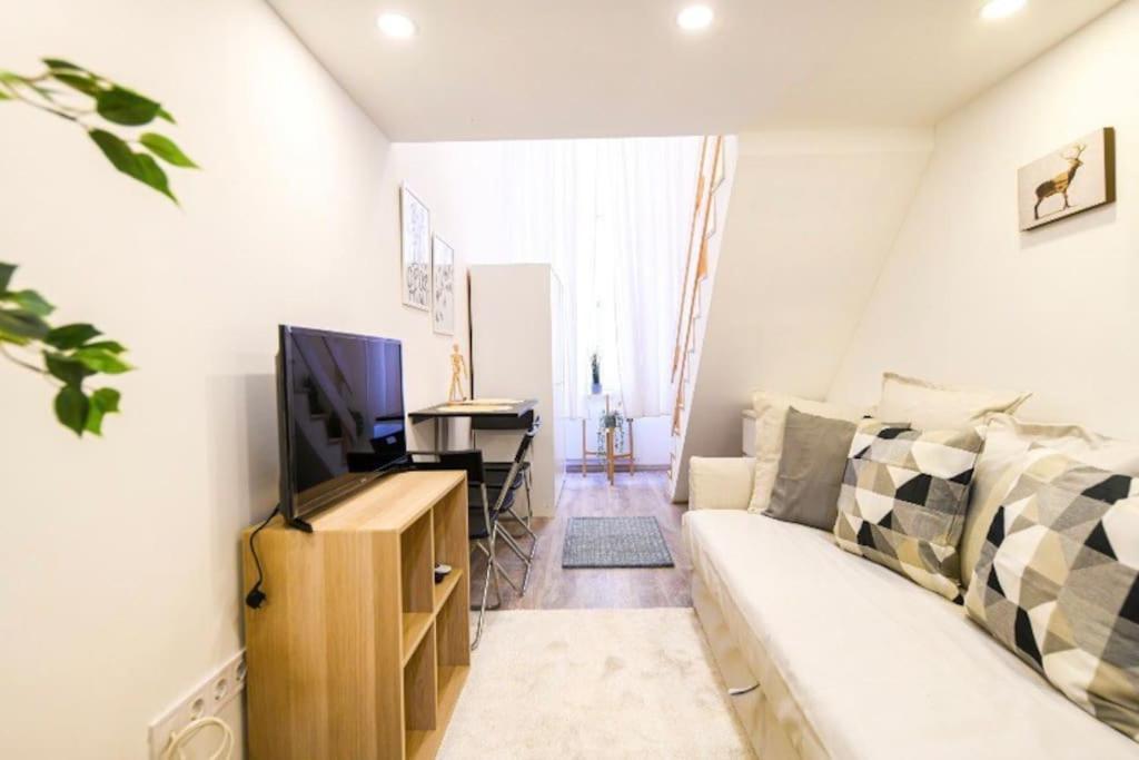 1 Bedroom Flat In Nyar Str., Central Budapest Exterior photo
