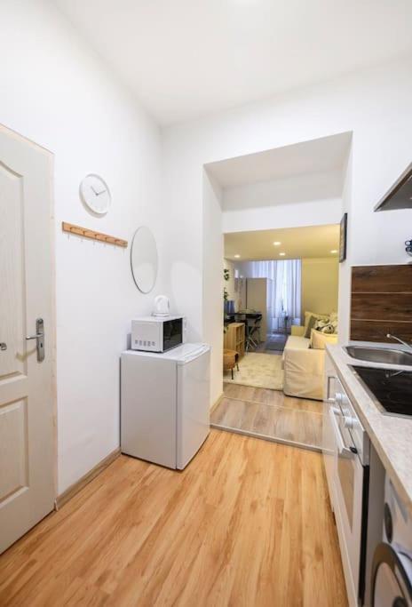 1 Bedroom Flat In Nyar Str., Central Budapest Exterior photo