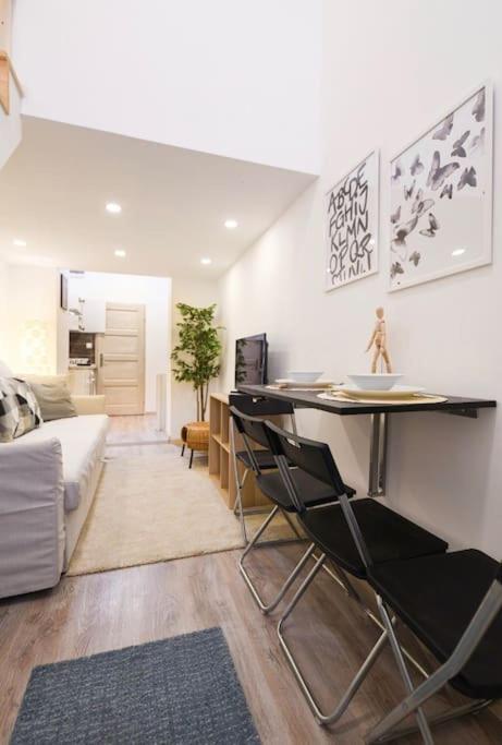 1 Bedroom Flat In Nyar Str., Central Budapest Exterior photo